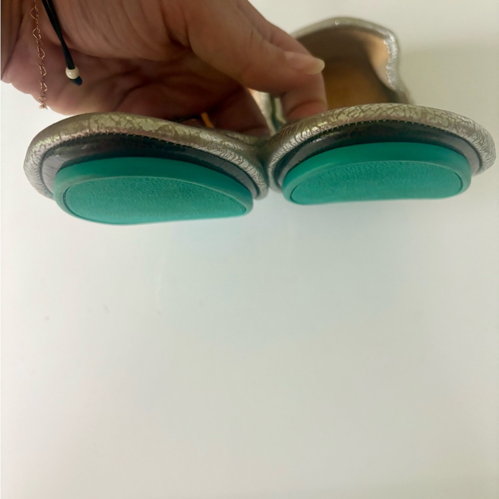 Tieks Silver Screen Ballet Flats Size 8 Excellent Condition - Picture 6 of 9